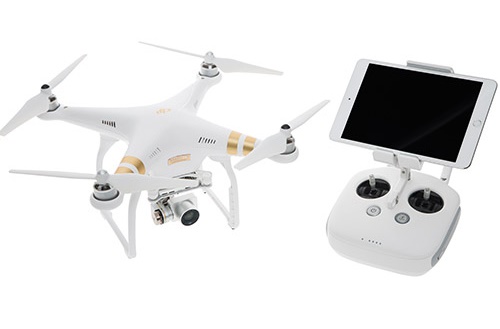 Drone quadricoptère Phantom 3 Professional de DJI manette.jpg