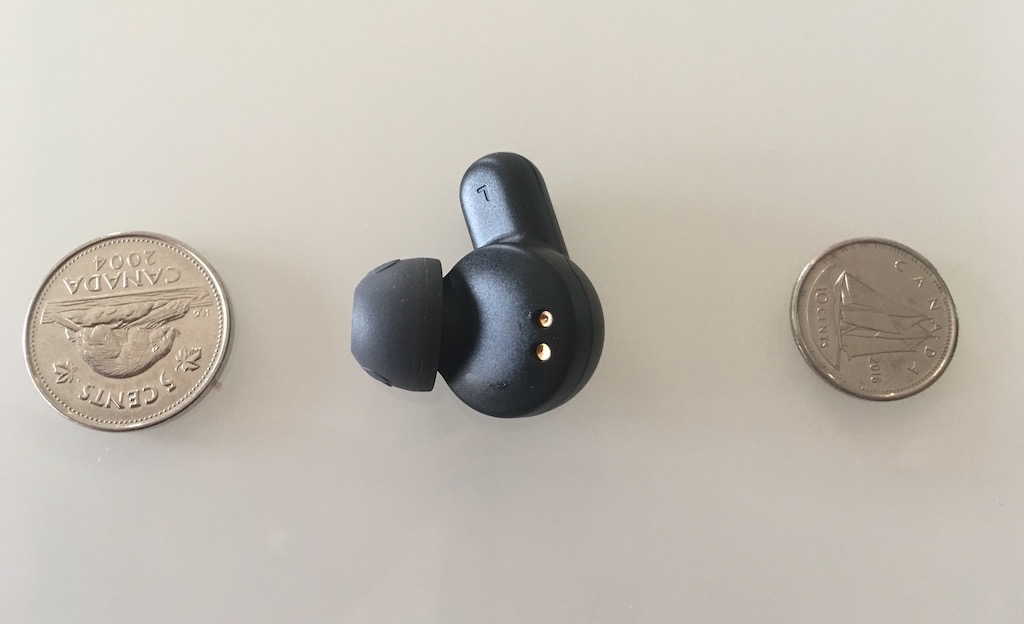 Le diamètre des écouteurs Dime se compare à celui d'une pièce de dix cents!
