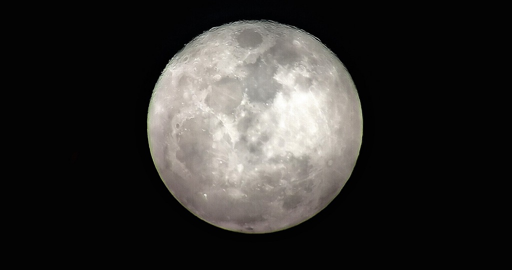 Lune photographiée avec Le télescope AstroMaster 90AZ de Celestron Myriam Larouche-T