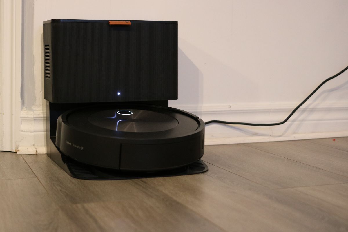 Aspirateur robot Roomba j7+ d’iRobot