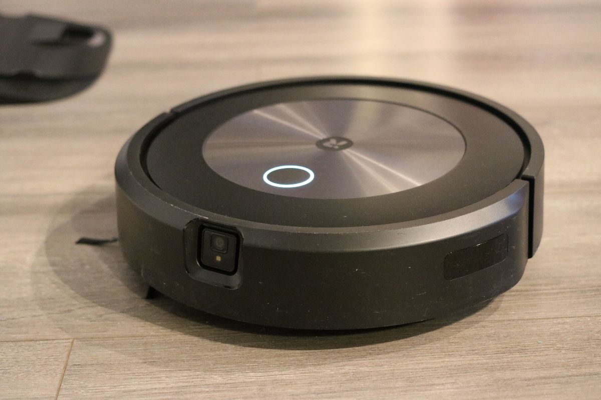 Aspirateur robot Roomba j7+ d’iRobot