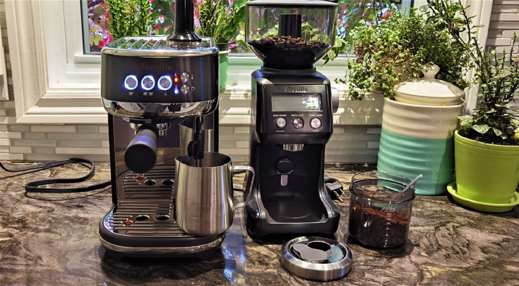 machine à espresso Bambino Plus et du Smart Grinder Pro de Breville