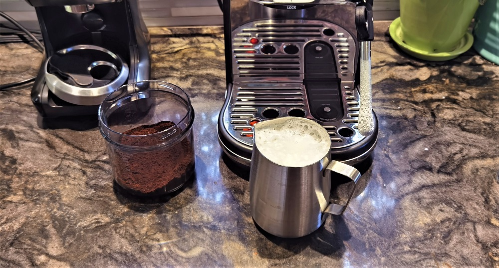  Machine à espresso automatique Bambino Plus de Breville