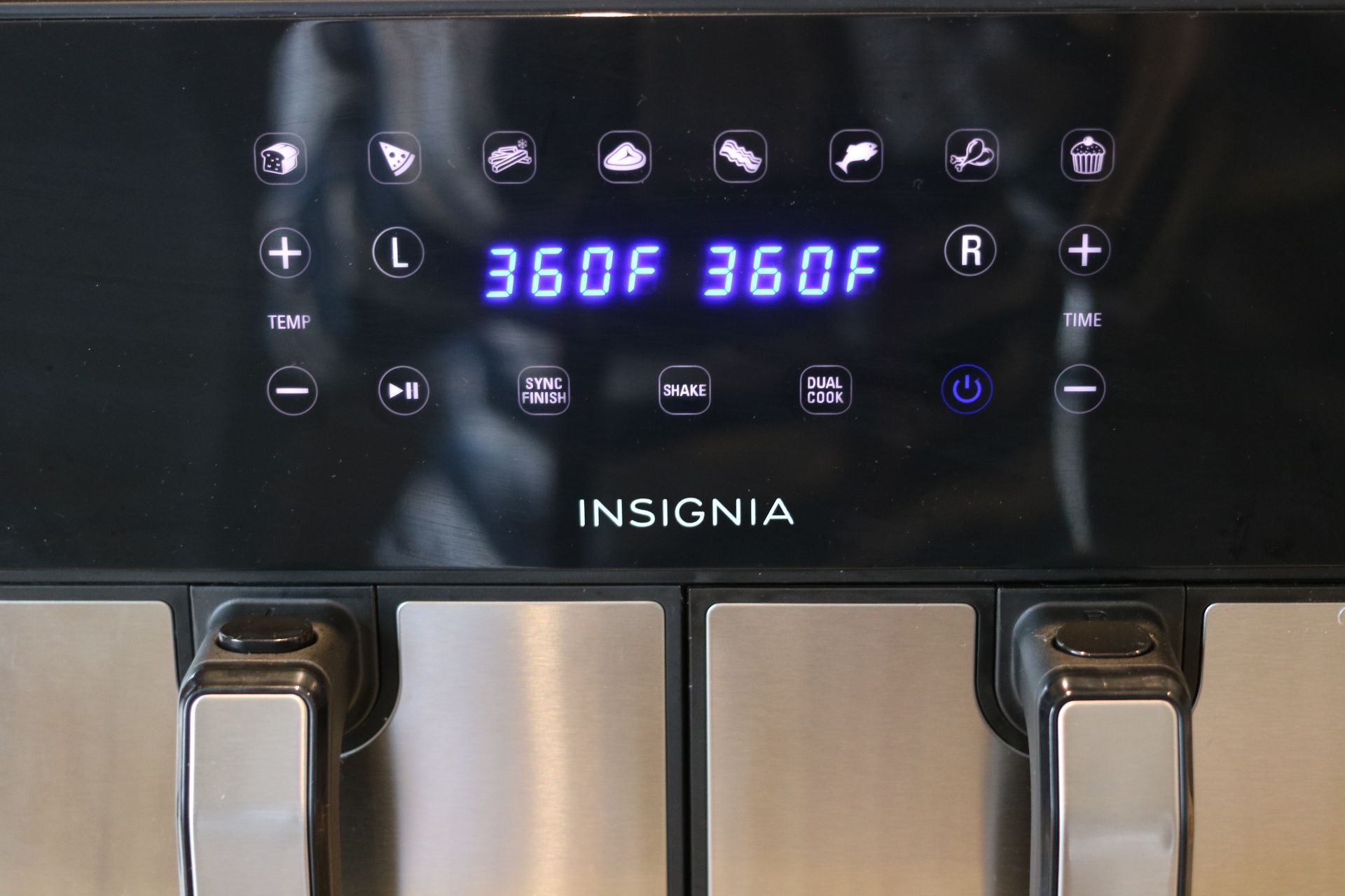 Panneau de la friteuse à air chaud numérique d'Insignia