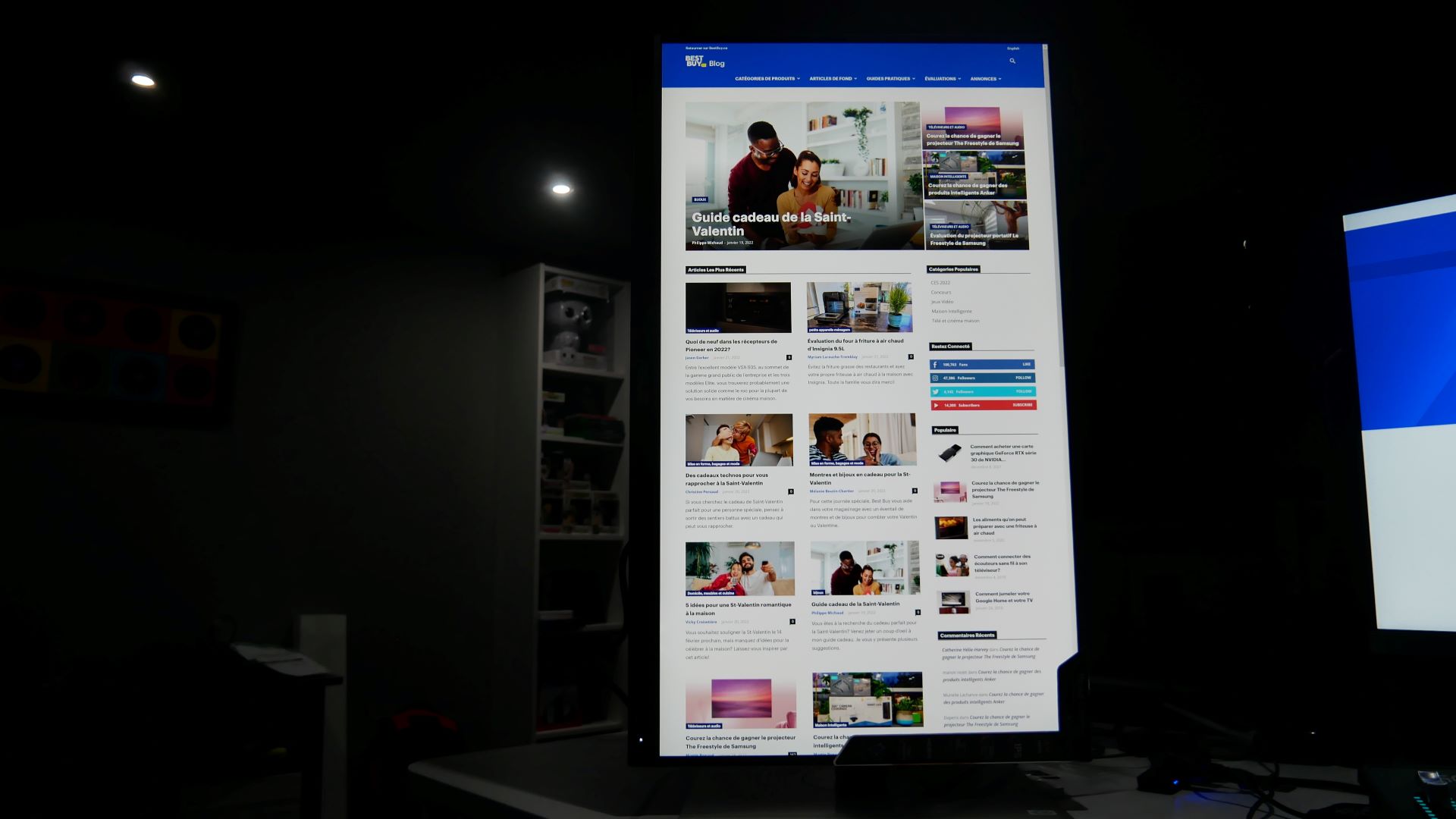 Image of ProArtDisplay monitor from Asus vertical mode with Best Buy Blog website