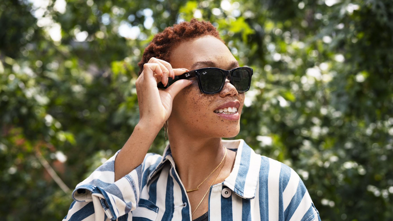 Image of woman in exterior with Ray-Ban Stories glasses