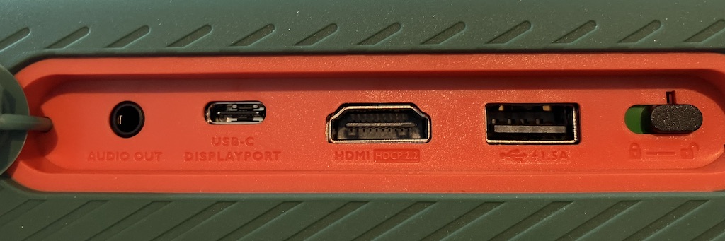 Les ports d'entrée-sortie du projecteur GS50.