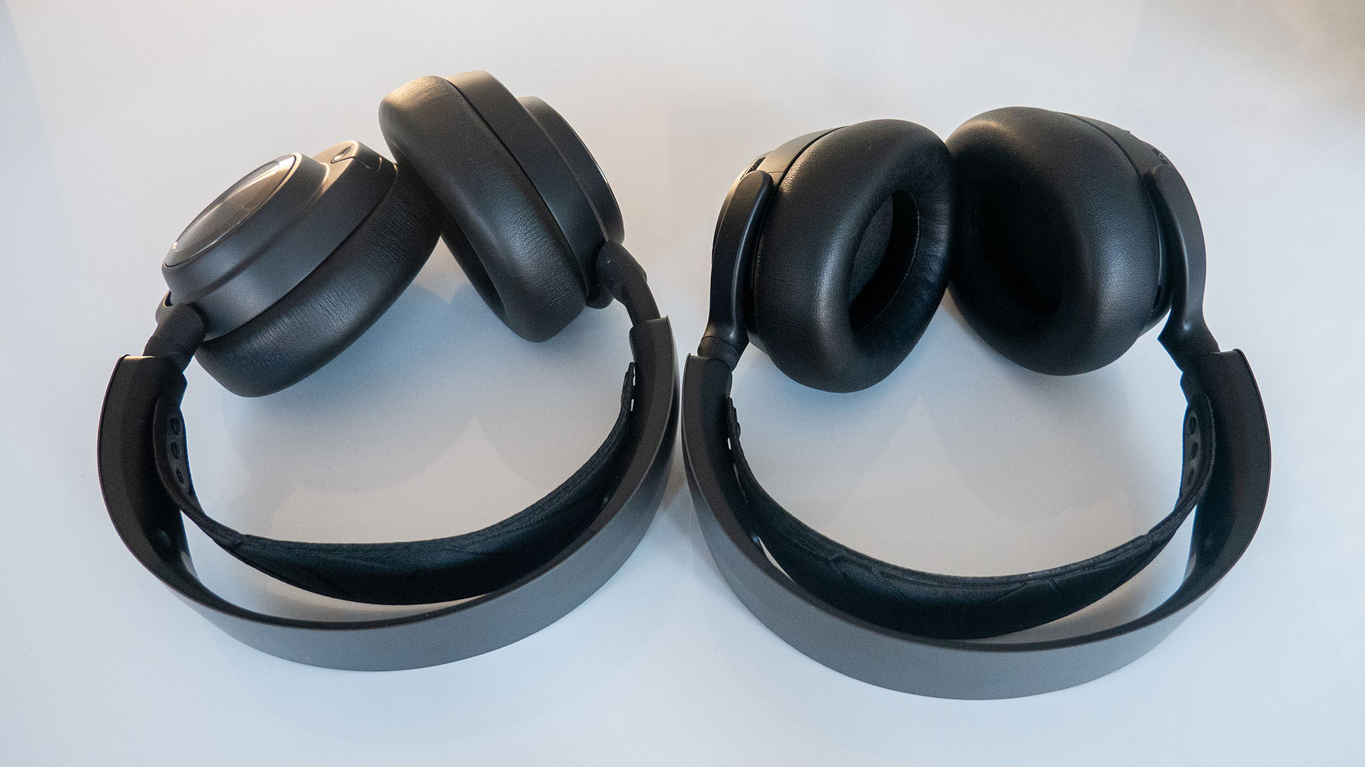 Image of Steelseries Artics Nova Pro headset on table