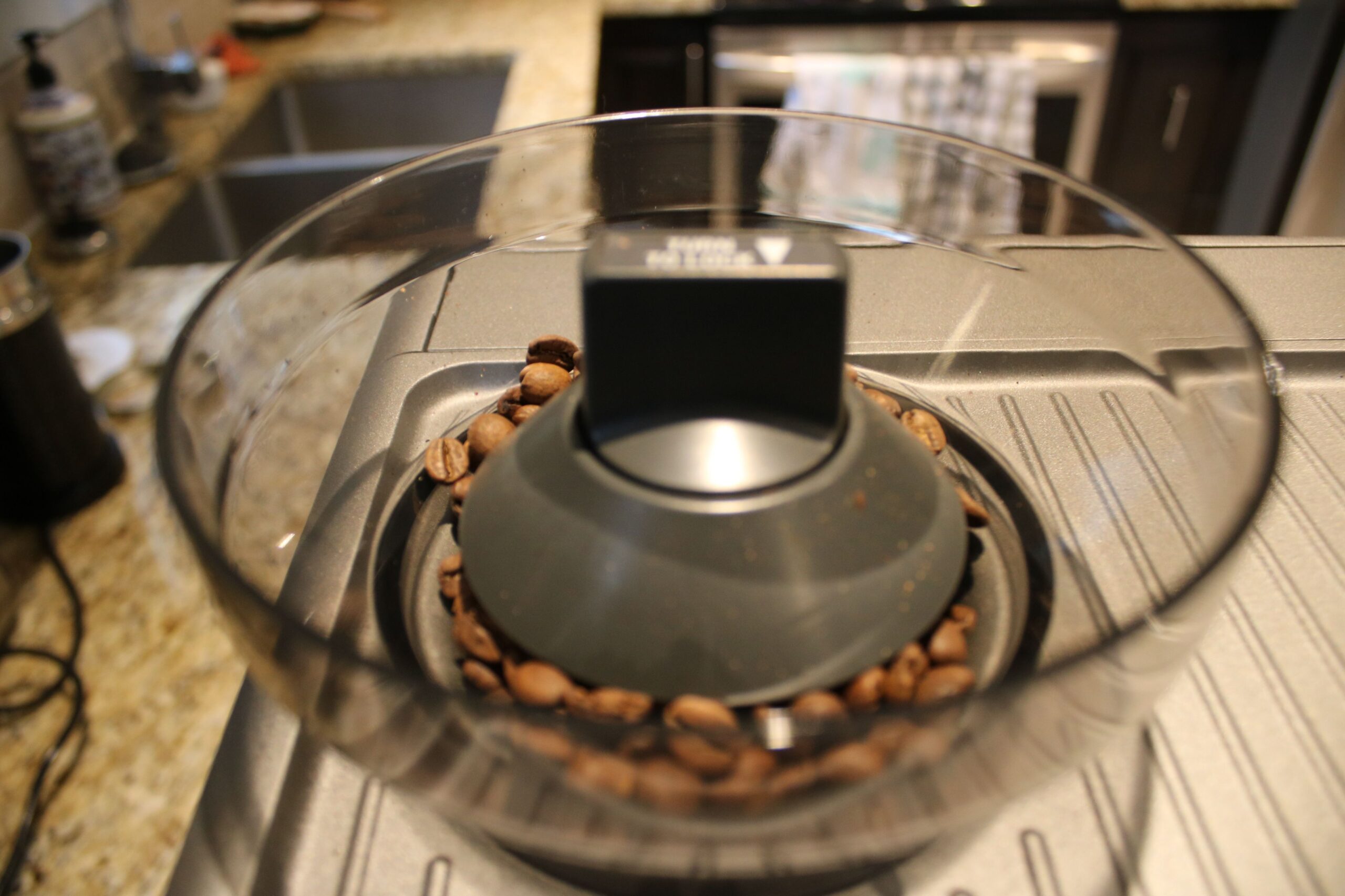 Machine à espresso Impress Barista Express de Breville - Grain de café