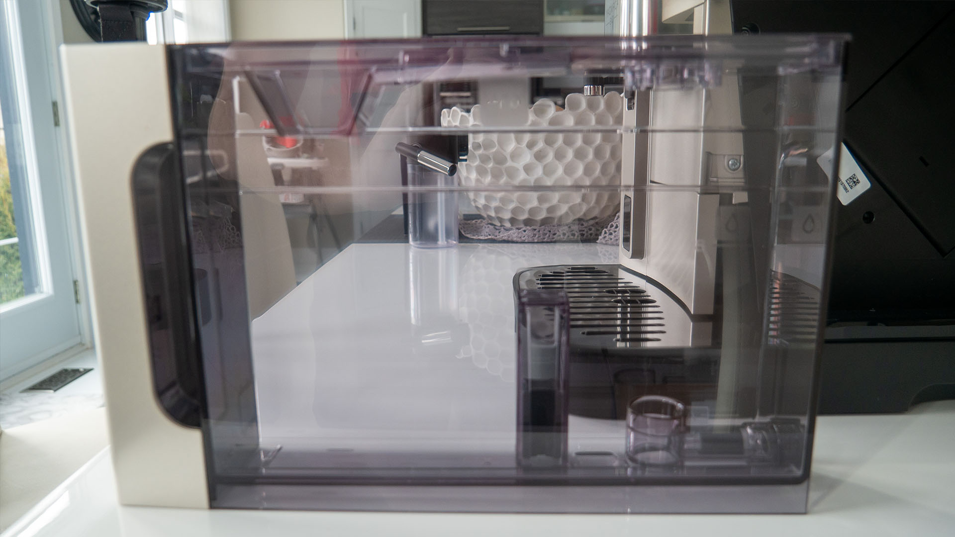 Image of De'Longhi Magnifica Evo expresso machine water recipent on table