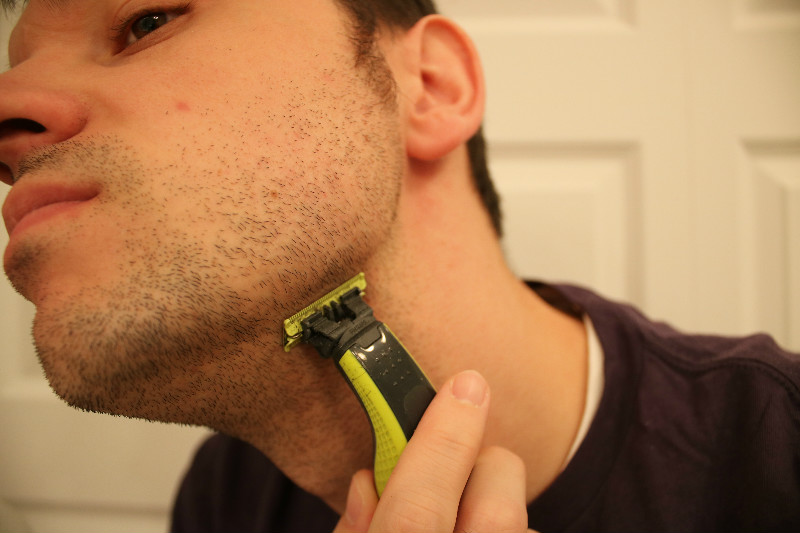 Ma critique du OneBlade de Philips : un rasoir électrique abordable et  flexible! - Blogue Best Buy