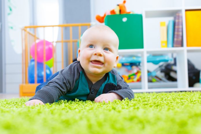 5 suggestions pour aménager la chambre de bébé tout en stimulant son développement