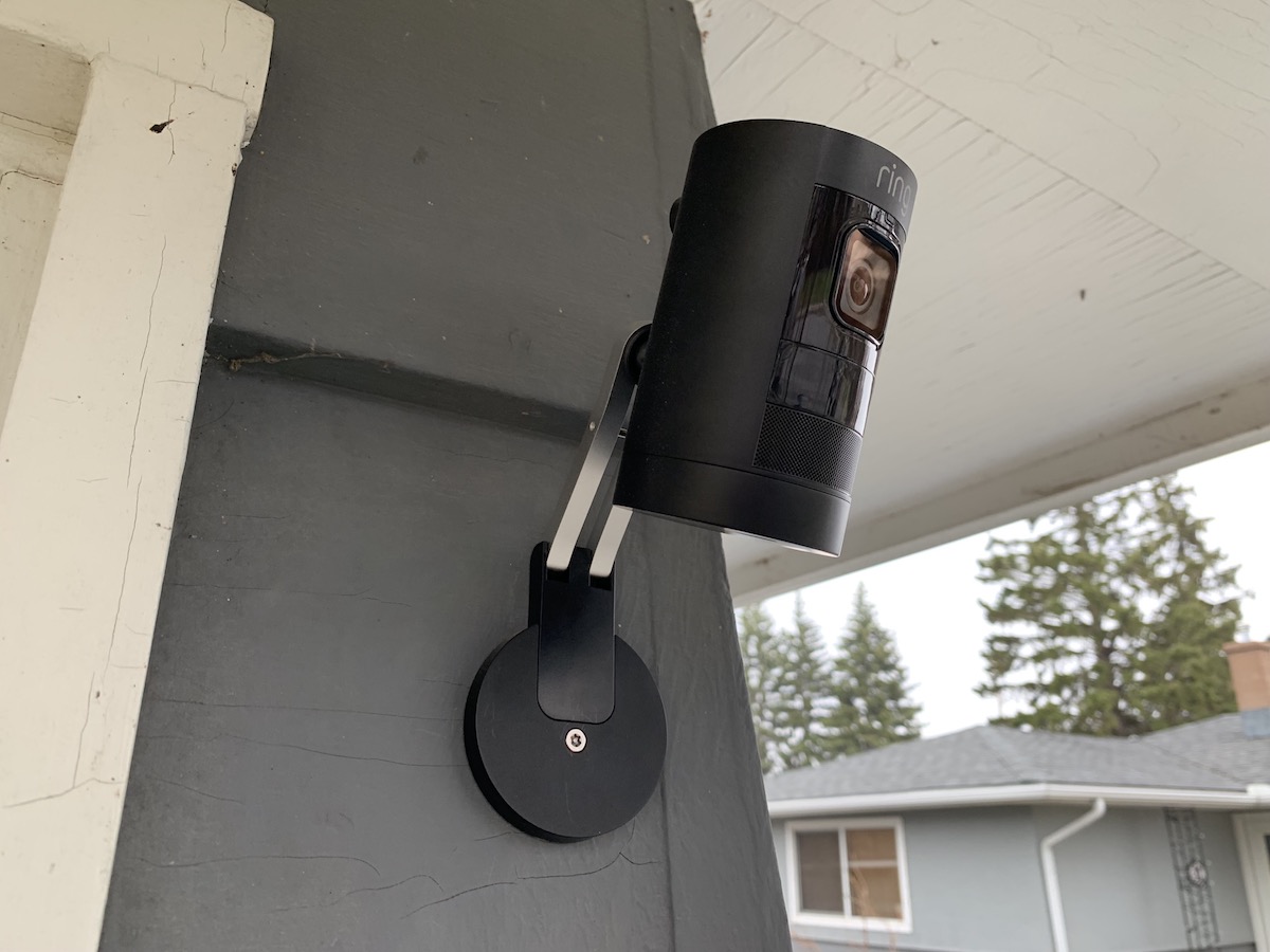 Sécurité à domicile la caméra Stick Up de Ring est facile à installer