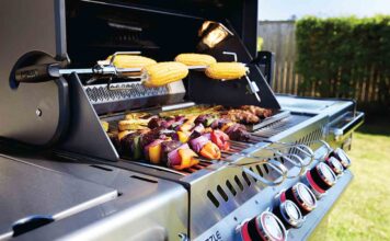 le barbecue à l’extérieur