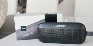Image of Bose Soundlink Flex with box on table