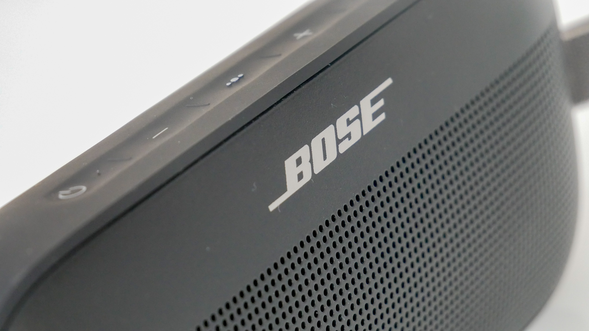Image of Bose Soundlink Flex zoom on logo