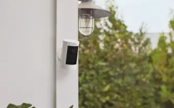 Caméra de surveillance Ring installés sur le mur