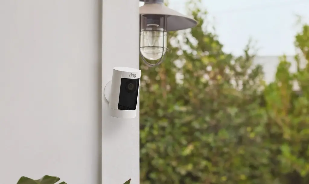 Caméra de surveillance Ring installés sur le mur