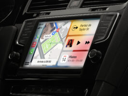 Image of Apple CarPlay system works in car