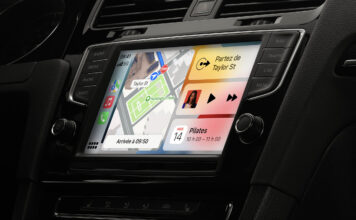 Image of Apple CarPlay system works in car