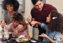 Cuisiner à la maison en famille