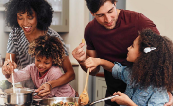 Cuisiner à la maison en famille