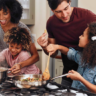 Cuisiner à la maison en famille