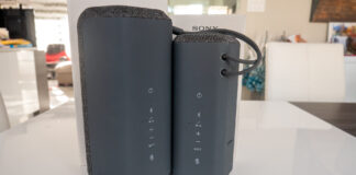 Image of bluetooth speaker XE200 and XE300 from Sony on table