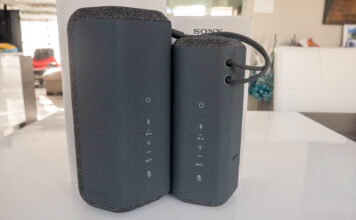 Image of bluetooth speaker XE200 and XE300 from Sony on table