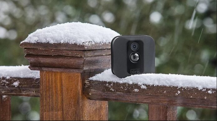 caméra de surveillance Blink Amazon avec de la neige