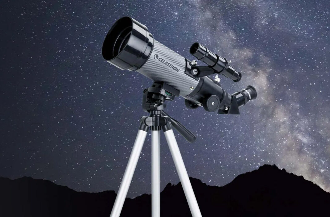 Utiliser un télescope pour observer la pleine lune — free download