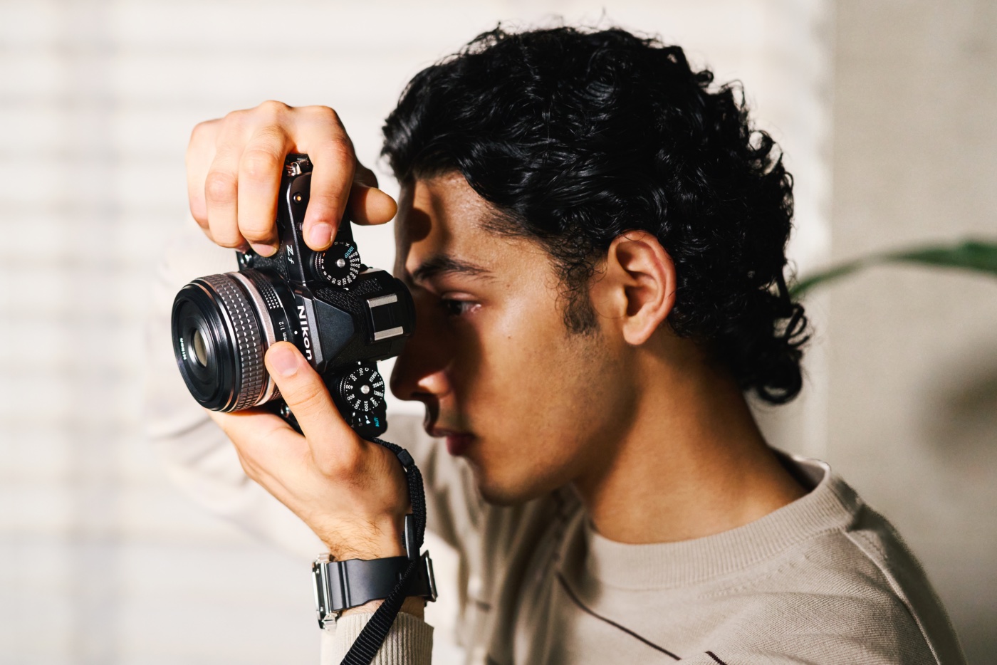 Image of a guy with Nikon Z f in a room