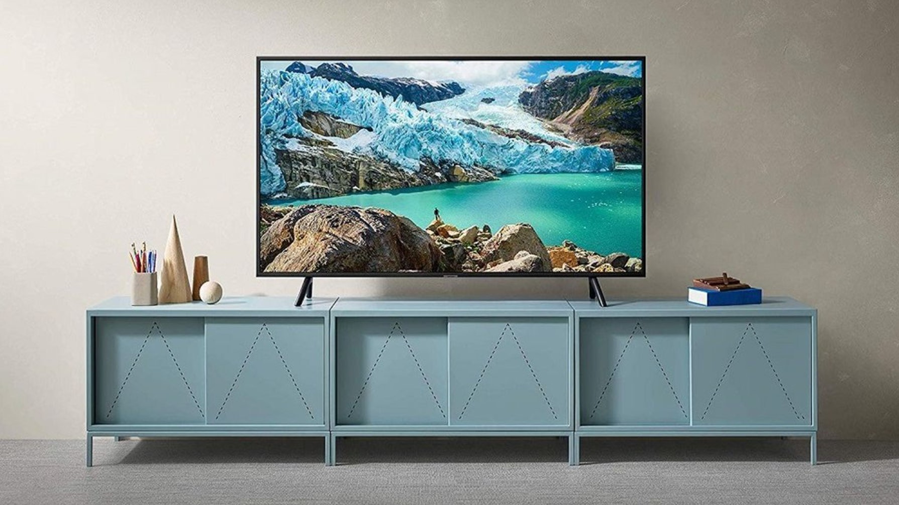 Téléviseur Samsung sur un meuble télé