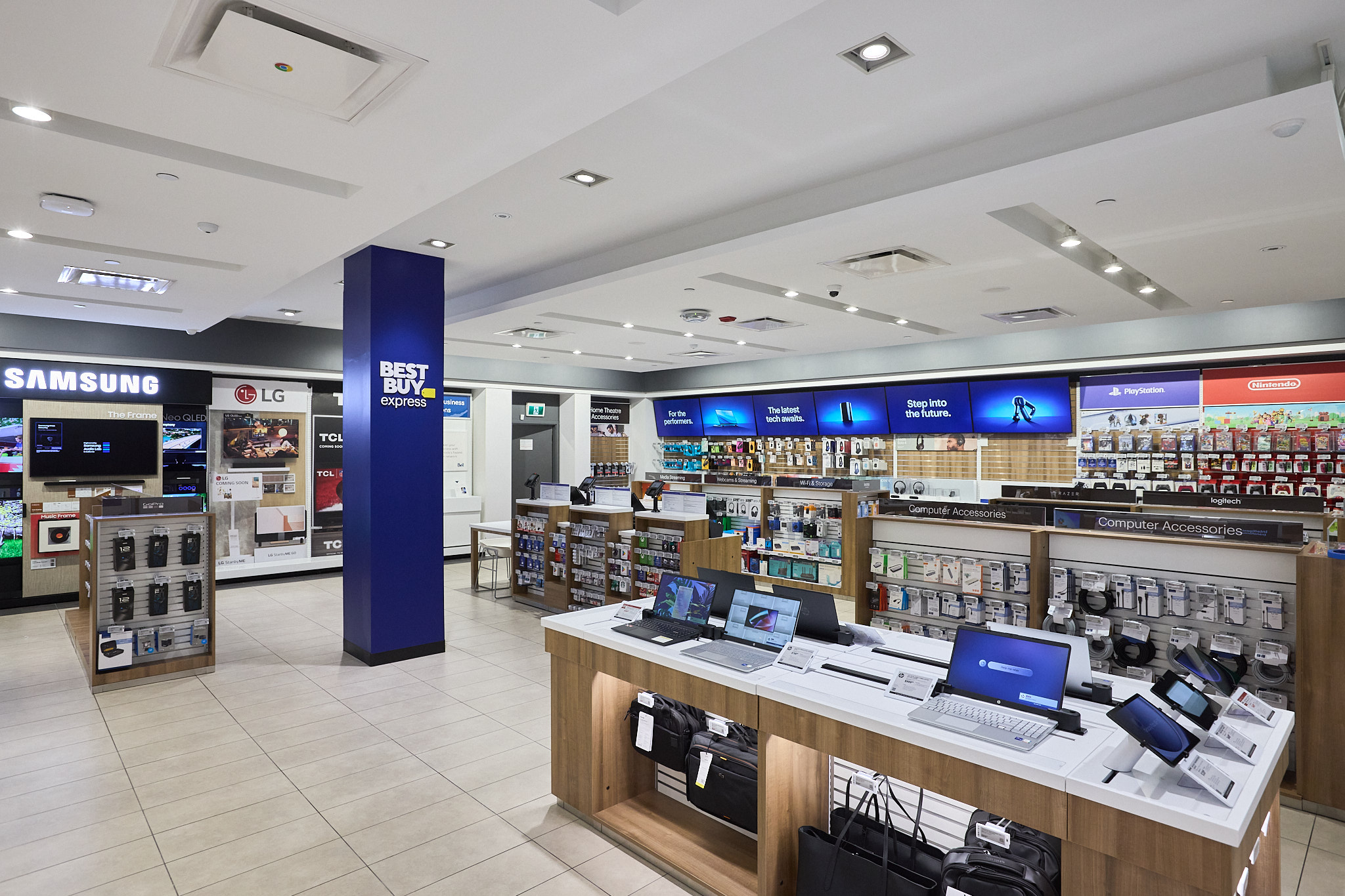 Notre premier magasin Best Buy Express a ouvert ses portes au Guildford Town Centre, à Surrey, en Colombie-Britannique.