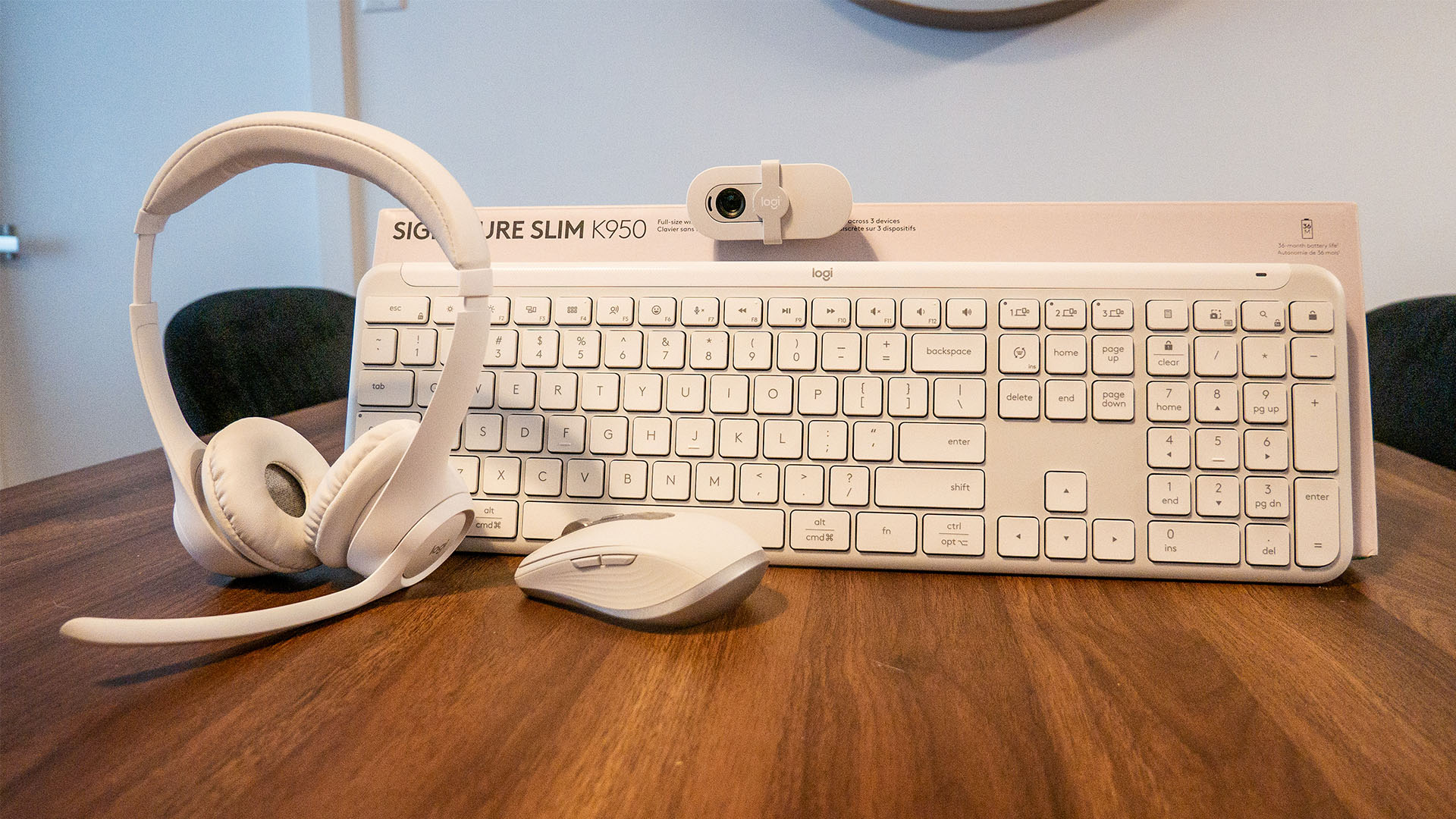 Logitech Darkfield MX Anywhere 3S wireless mouse, Signature Slim K950 wireless keyboard, Brio 100 Webcam and Zone 300 Bluetooth wireless headset on the table