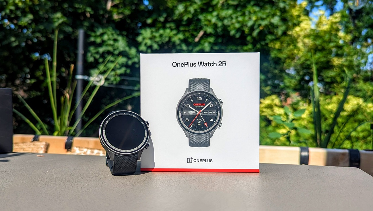 OnePlus Watch 2R avec son emballage