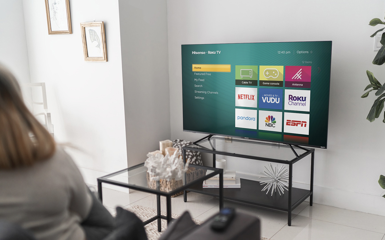 Téléviseur Roku dans un salon