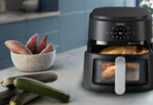 Philips 2000 Series air fryer with chicken, potatoes, and vegetables.