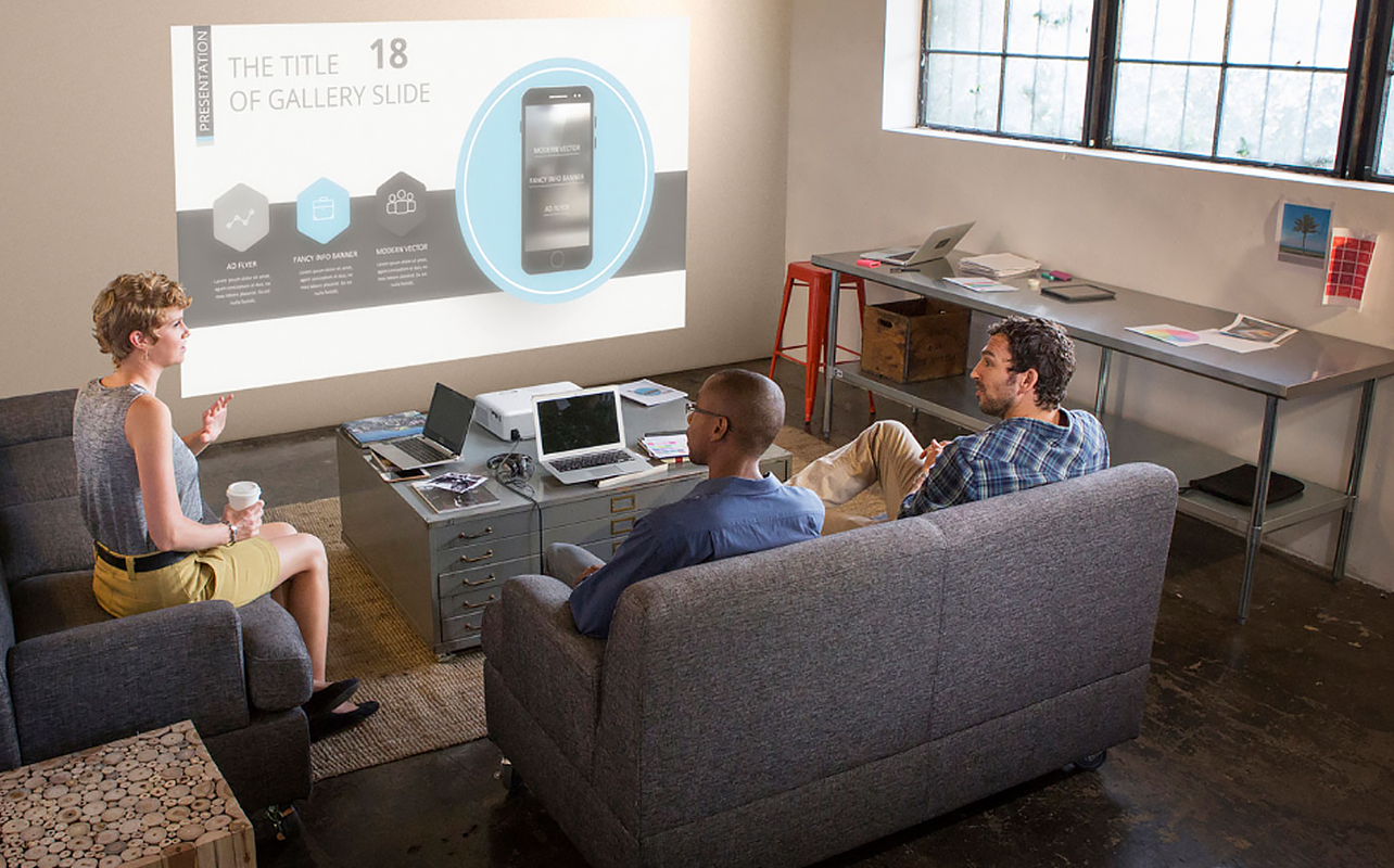 Découvrez comment connecter votre portable à un projecteur par HDMI, USB-C ou sans fil. Consultez ce guide détaillé pour Windows et Mac.