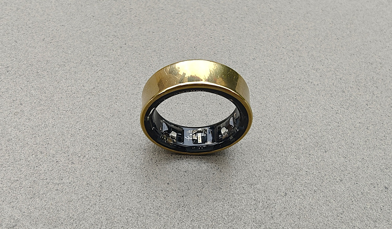 Galaxy Ring vue de proche afin de voir les capteurs