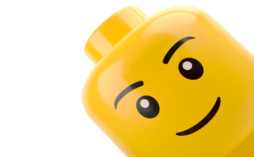 Les 7 meilleurs ensembles LEGO pour adultes : entre détente et chefs-d’œuvre Forest Row, United Kingdom - May 5th 2015: large Lego head display figure. Shot in home studio on white.