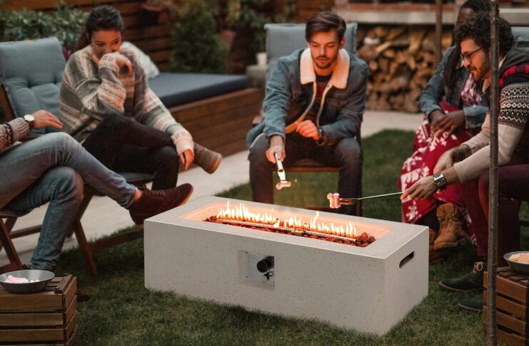 5 foyers d’extérieur qui feront de votre jardin l’endroit le plus chaleureux du quartier