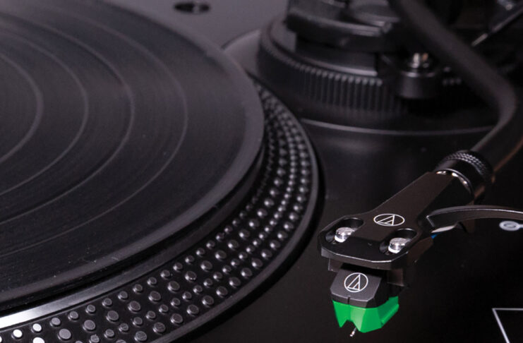 Passionné ou débutant : trouvez le tourne-disque parfait pour chaque amateur de vinyle