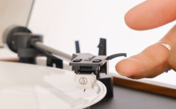 how to clean a record player needle