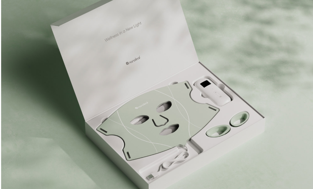 comment utiliser un appareil de soins du visage en toute sécurité : boite ouverture avec accessoires masque LED