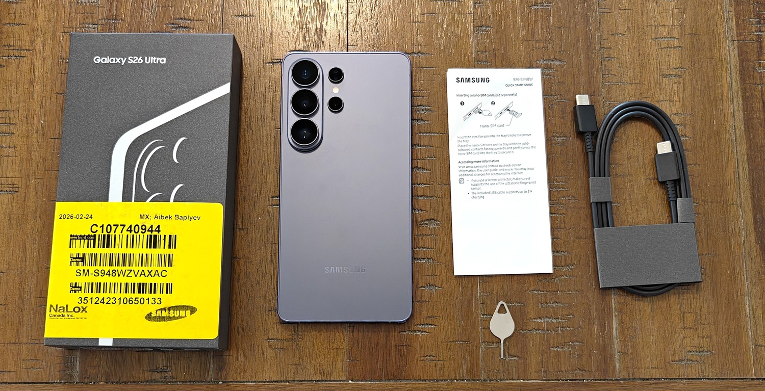contenu de la boite ouverte du Samsung Galaxy S26 Ultra