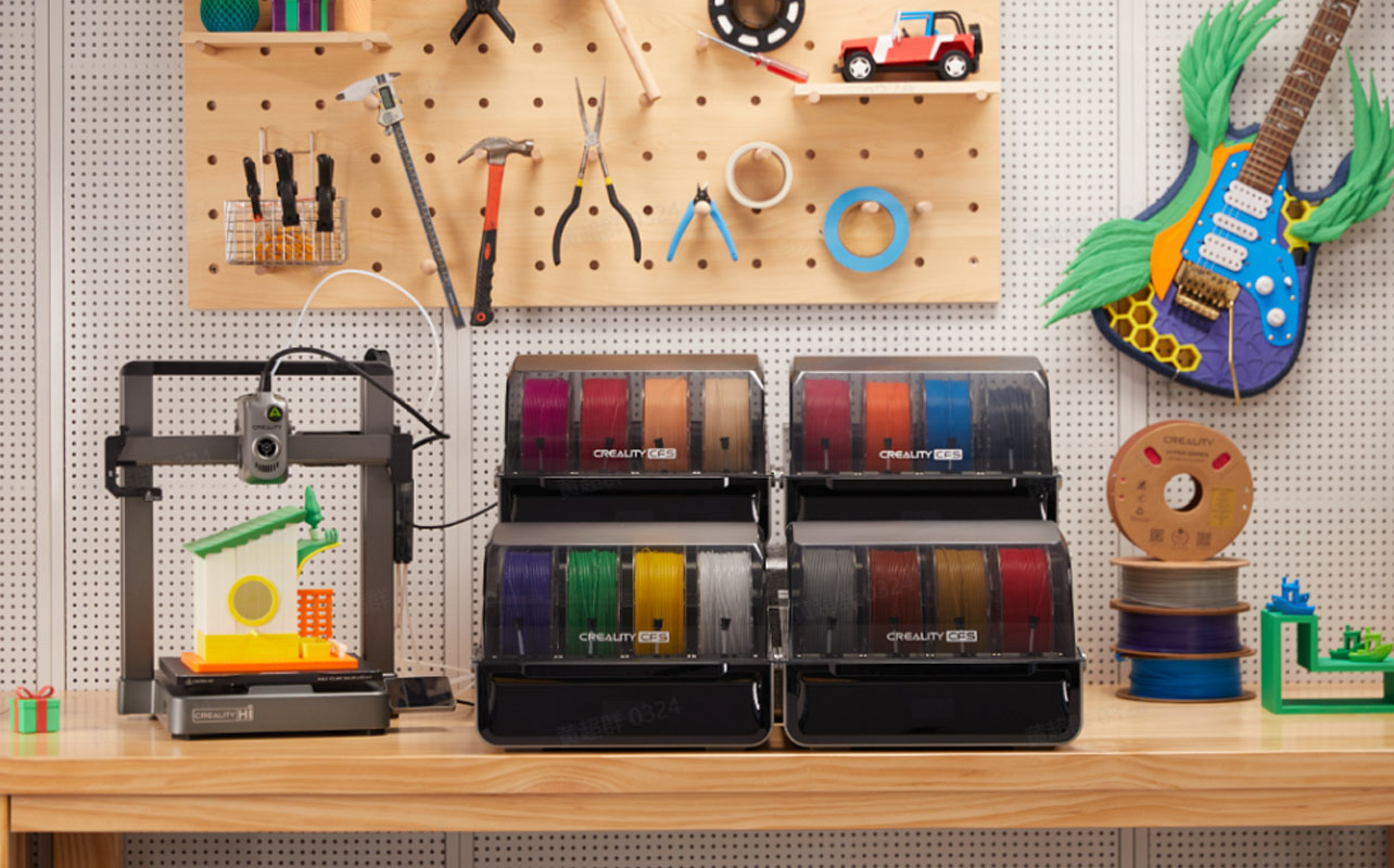Image d'une imprimante 3D Creality dans un atelier avec le système de filament CF-5.