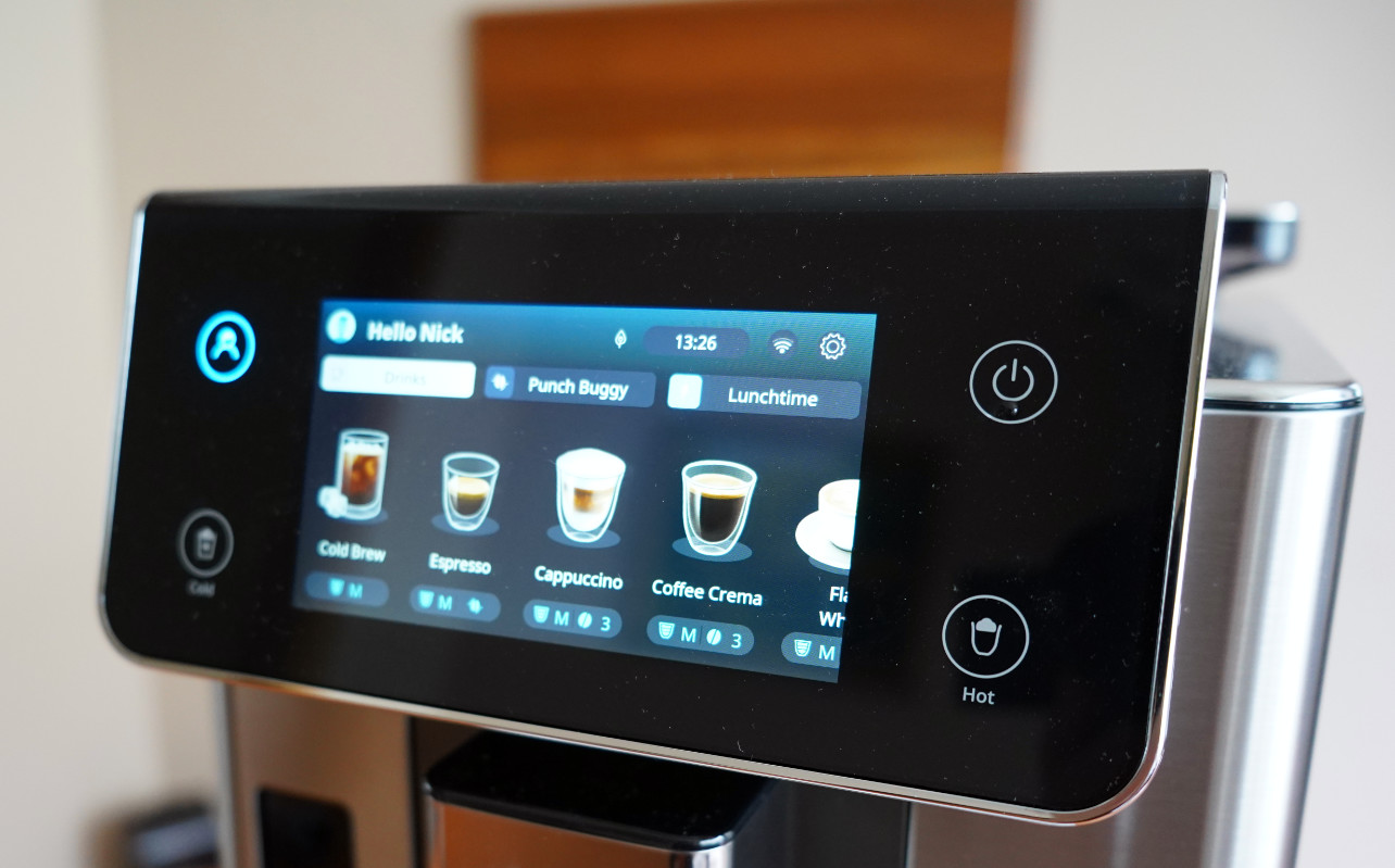 Écran tactile de la PrimaDonna lors du test de la De’Longhi PrimaDonna Aromatic