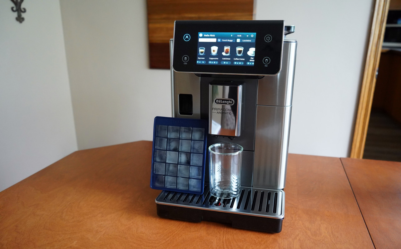 La Prima Donna de De'Longhi permet d'infuser des cafés glacés