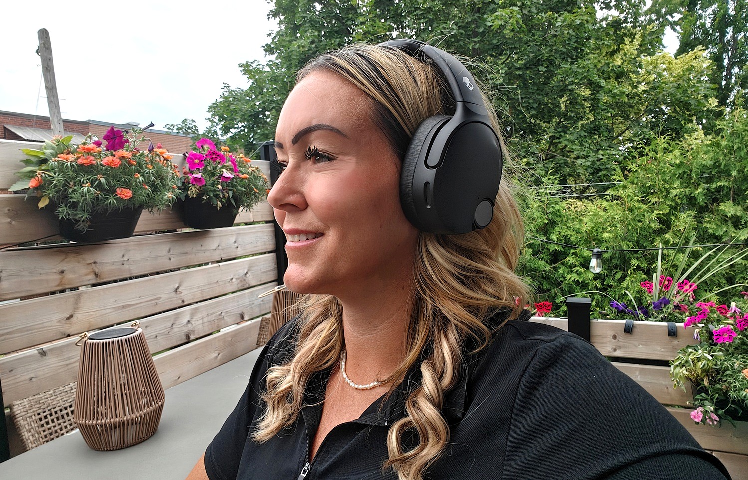 Essai du casque d'écoute Skullcandy Crusher 1080 ANC porté par Myriam Larouche-T